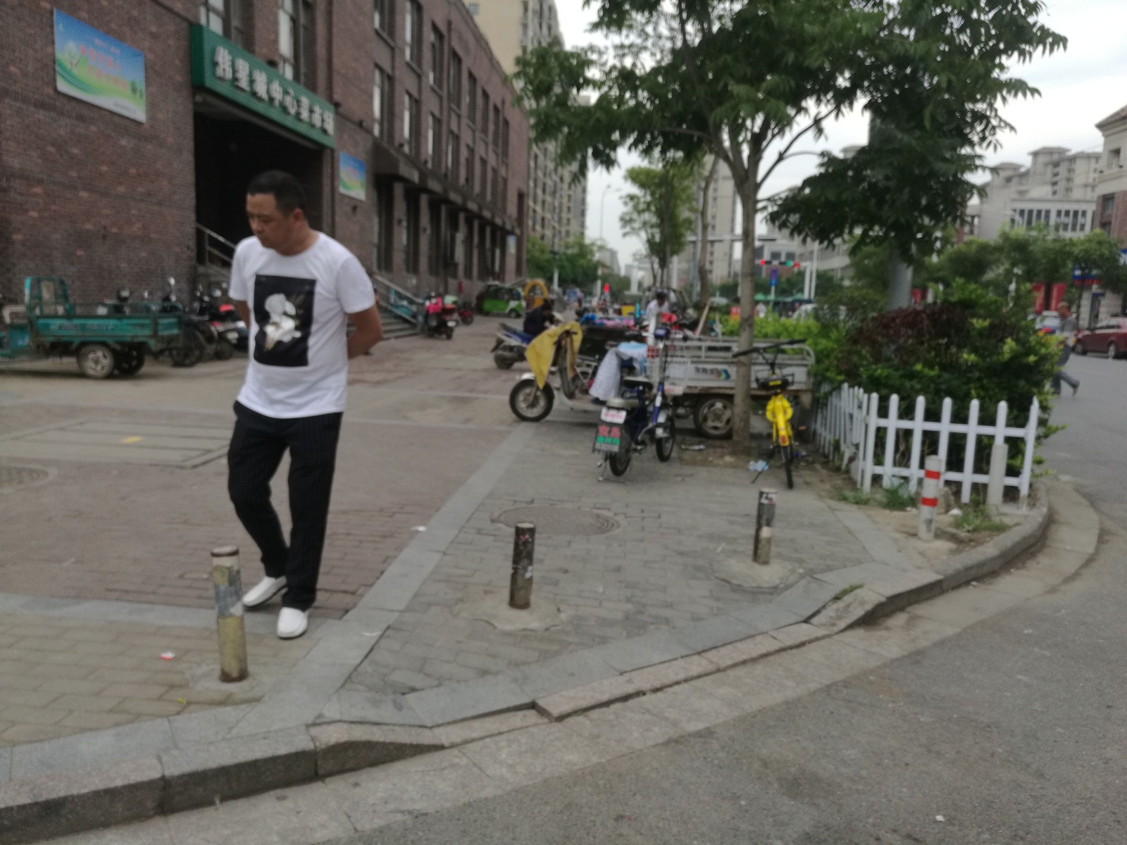 整治前的涌金路1.jpg