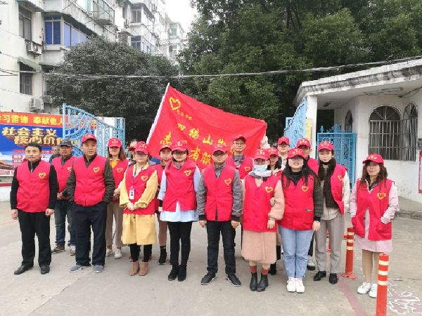 四褐山街道党员助力“清洁城乡 美化家园”.jpg
